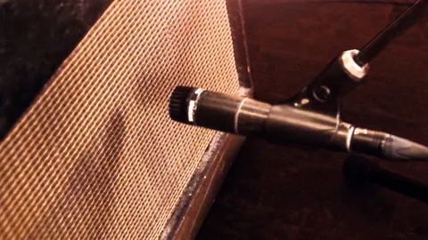 Recording electric guitar amp